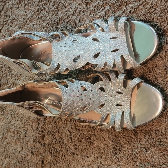 Gorgeous Womens Silver Embellished Prom Forever High Heel Shoe Sz 8 used once - Picture 8 of 8